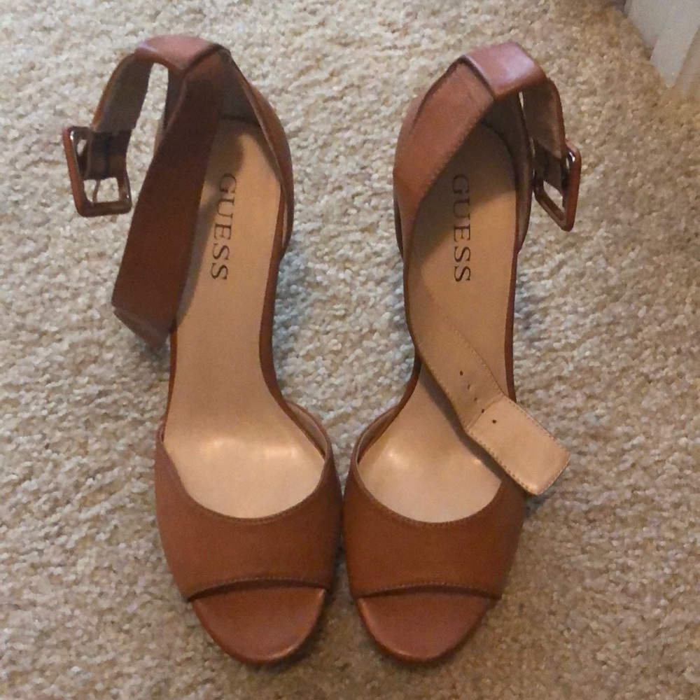 Great brown Guess heels. Great with anything.